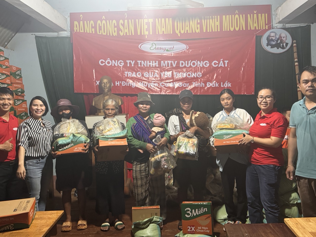 TẶNG QUÀ TẠI XÃ EA H'ĐING, HUYỆN CƯ M'GAR, TỈNH ĐAK LAK 1 32